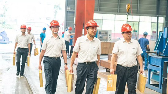 万力集团“送清凉”活动，，，慰问一线员工