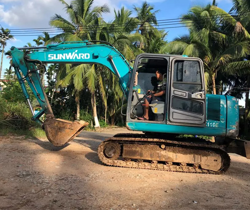 作为村里的创富标杆，，，，，，，陈老板的∶院爱将”事实是谁？？？