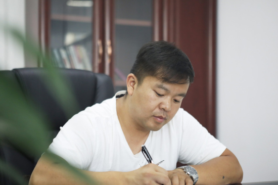 六年六台挖机 邓老板是个“云顶国际yd888迷”