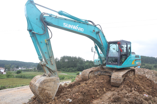 六年六台挖机 邓老板是个“云顶国际yd888迷”