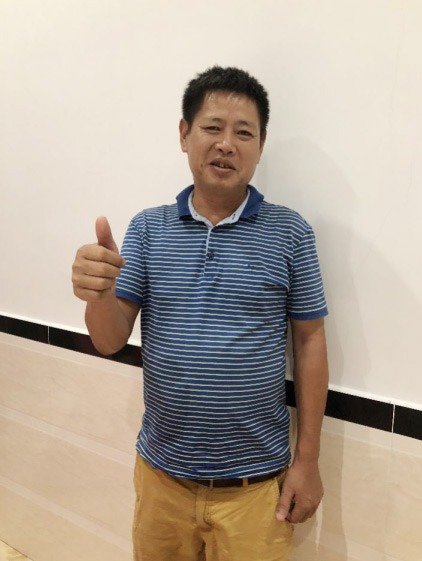 云顶国际yd888智能SWE 215E挖掘机是他的左膀右臂！