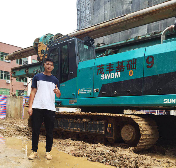 我叫阿忠，，，，，，忠于事业，，，，，，也忠于云顶国际yd888智能旋挖钻机