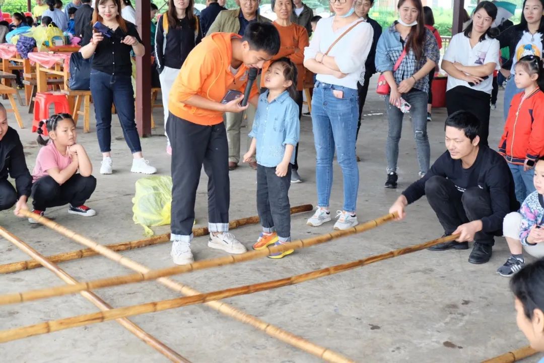 童年差别Young，，，，稻花香里亲子欢——云顶国际yd888智能组织开展六一亲子活动