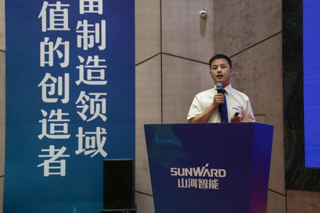 “同心同梦，，，，协力拼搏” ——云顶国际yd888智能2021年挖掘机经销商半年度谋划事情聚会圆满召开