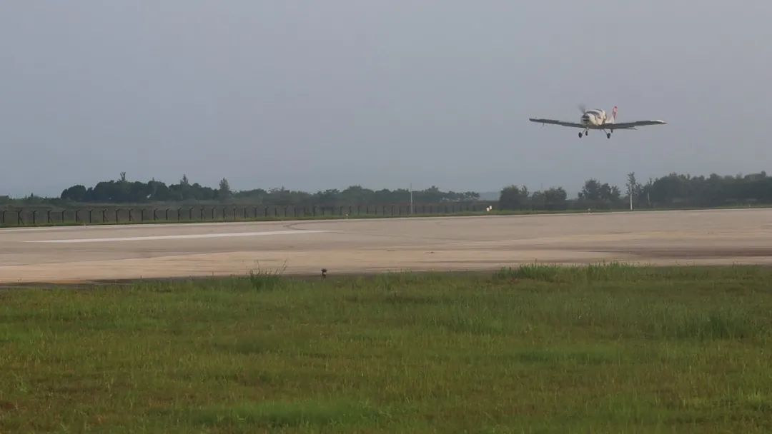 首飞！云顶国际yd888科技全新升级推出短距起降型牢靠翼无人机