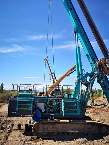 顶酷暑 走沙漠 2021年云顶国际yd888智能全球效劳万里行走进新疆