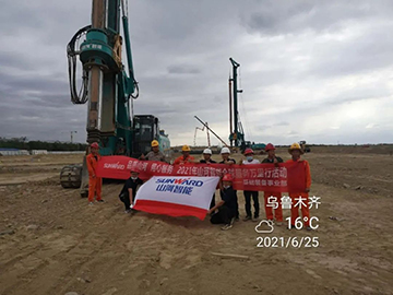 顶酷暑 走沙漠 2021年云顶国际yd888智能全球效劳万里行走进新疆