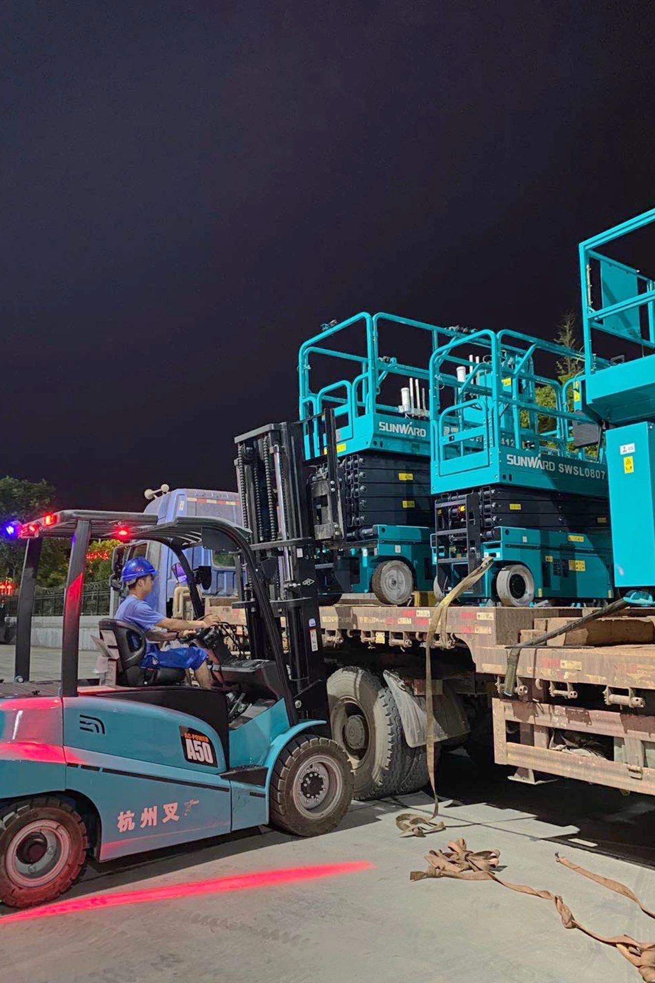 云顶国际yd888智能“蓝精灵”们在通俗岗位的坚守与贡献