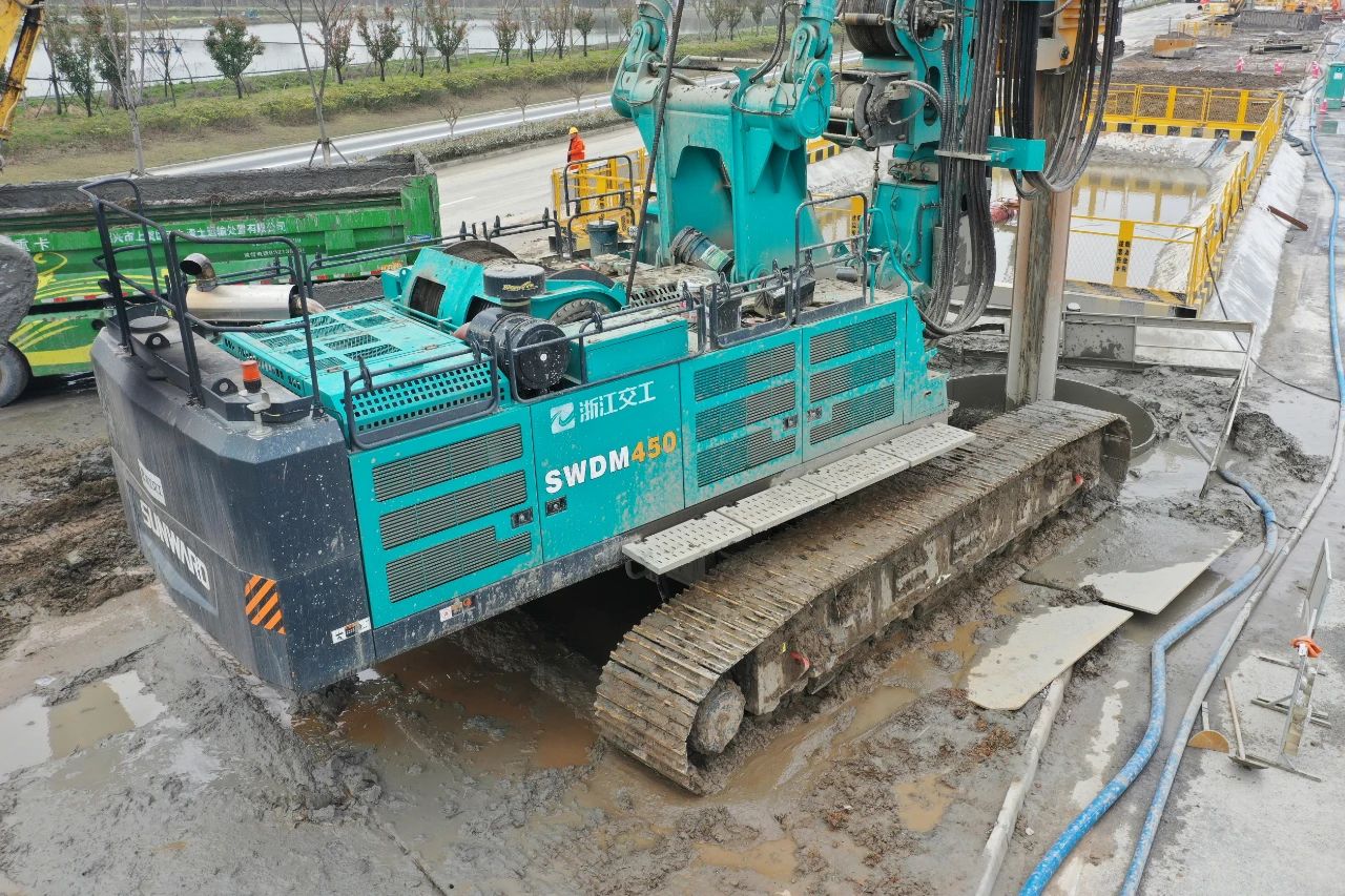 征战天下首条智慧高速，，，云顶国际yd888智能旋挖钻机凭什么？？？？？