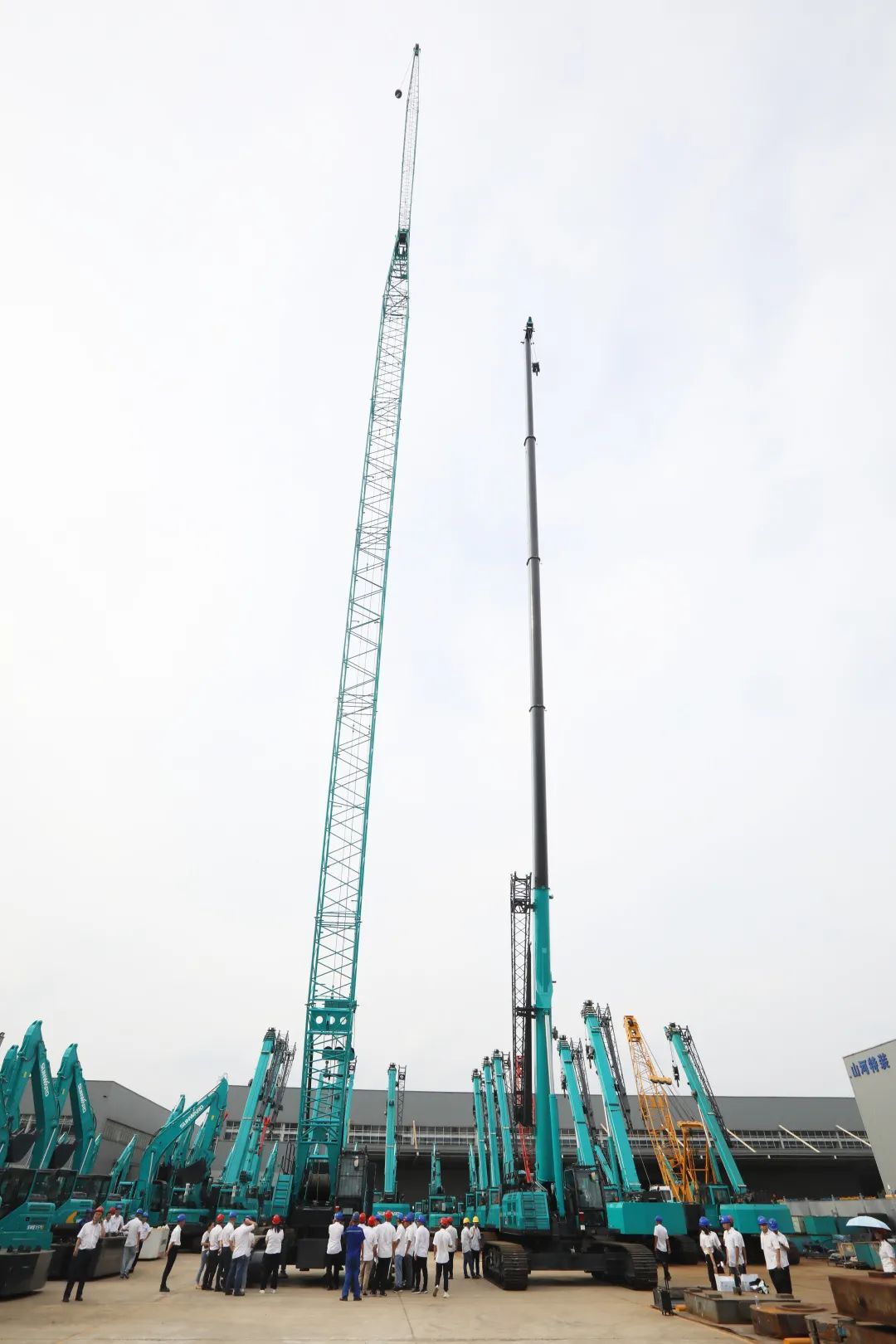 双鹰遨游，，，，“E”往无前！——云顶国际yd888智能新一代E系列起重机下线！