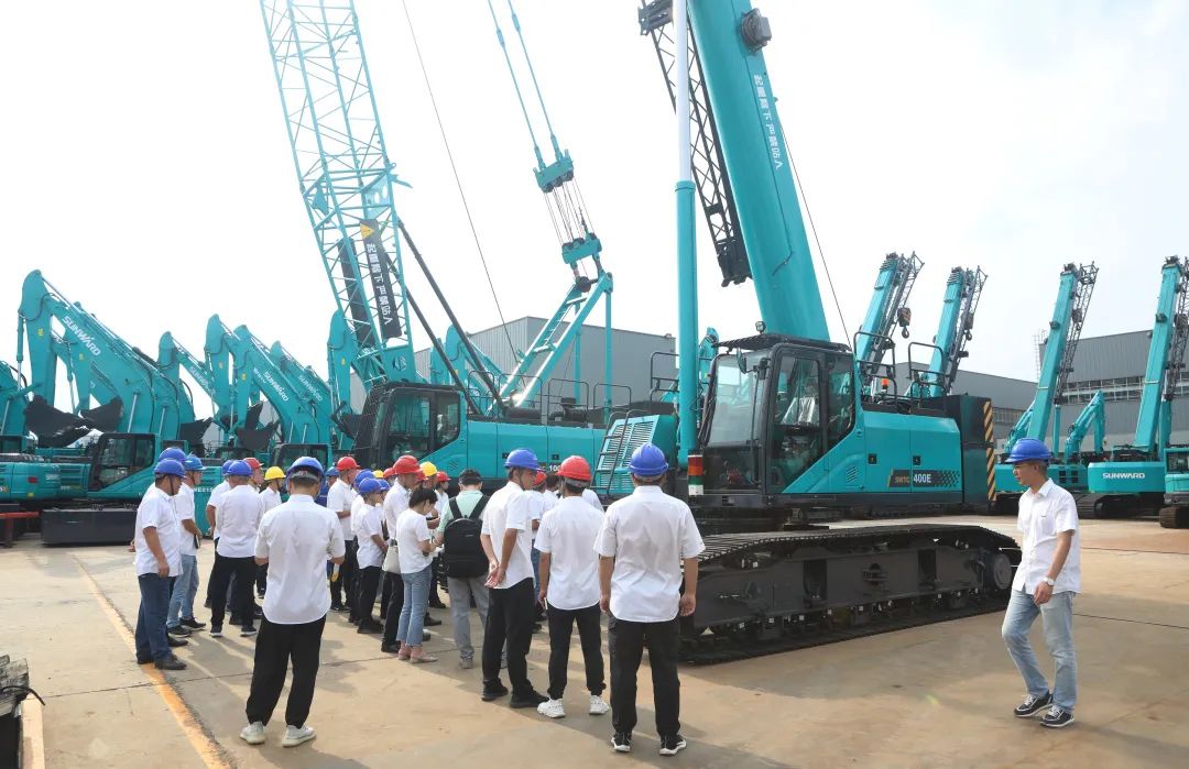 双鹰遨游，，，，“E”往无前！——云顶国际yd888智能新一代E系列起重机下线！