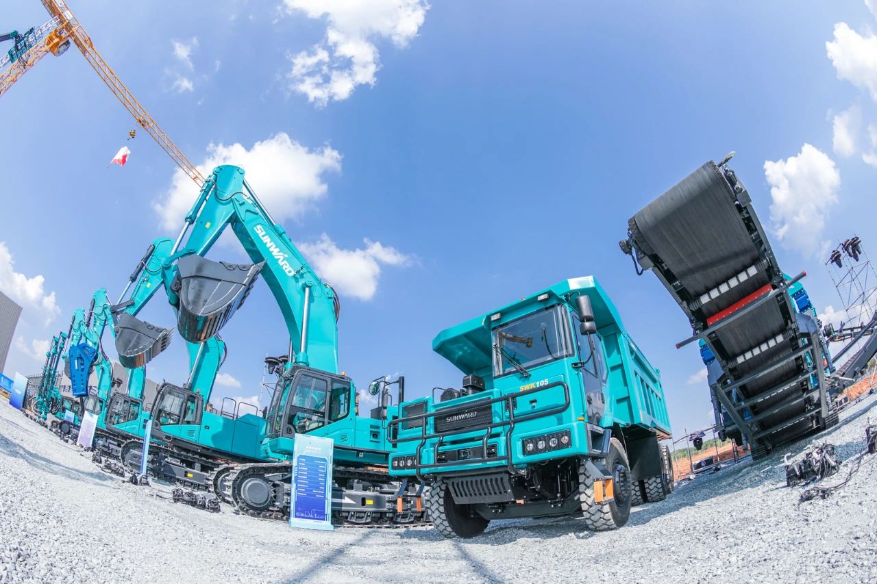 四大成套装备携手登。。。。。。≡贫ス蕐d888智能立异效果展示会交出“亮眼答卷”