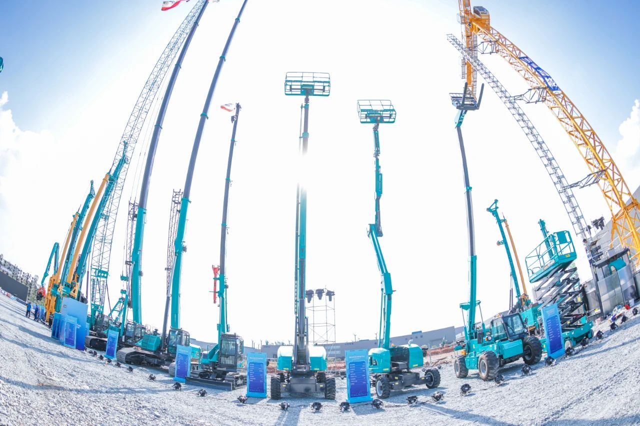 四大成套装备携手登。。。。。。≡贫ス蕐d888智能立异效果展示会交出“亮眼答卷”