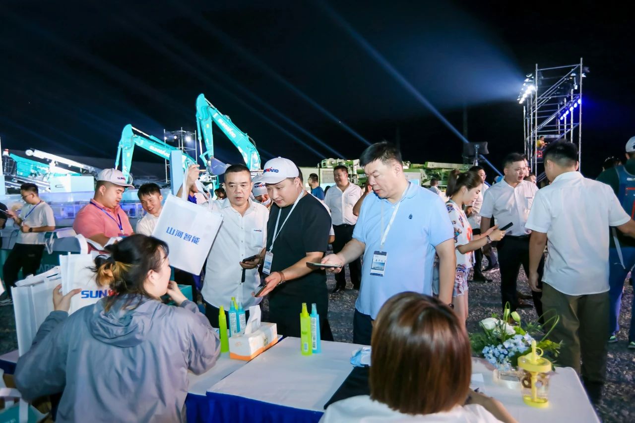 逛展超热闹！云顶国际yd888智能效果展示会高能名时势来袭