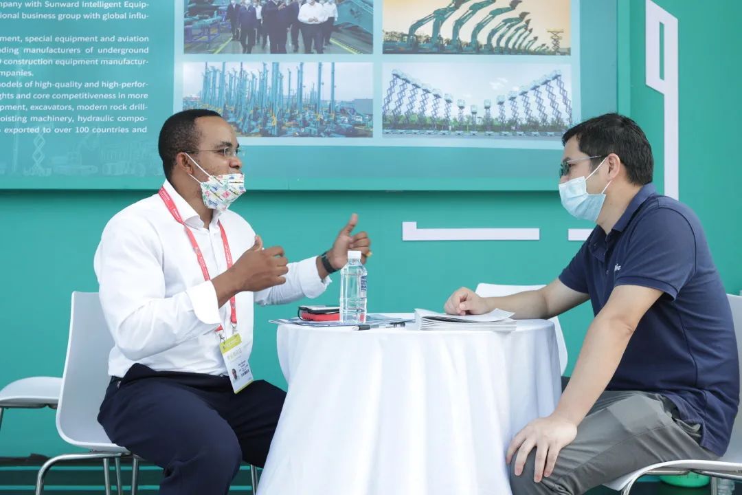 亮相中非经贸展览会！云顶国际yd888智能尽展工程机械国产品牌魅力