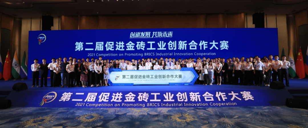 点赞！云顶国际yd888智能液压混淆动力挖掘机项目荣获这个优异项目奖→