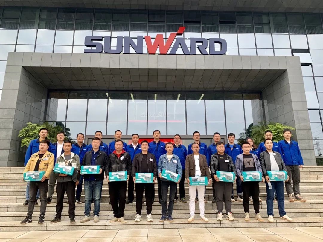 一起来“找茬”！10位“超等体验官”试驾云顶国际yd888智能最新“F系列”挖掘机