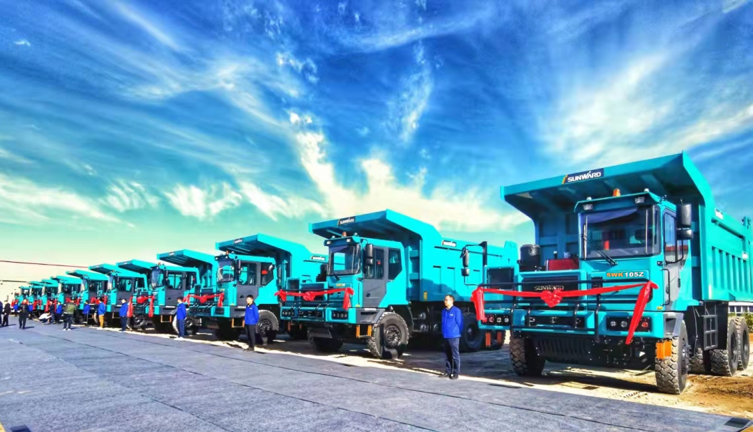 高设置、智能化……云顶国际yd888智能高端定制AT版105吨级宽体矿卡乐成下线