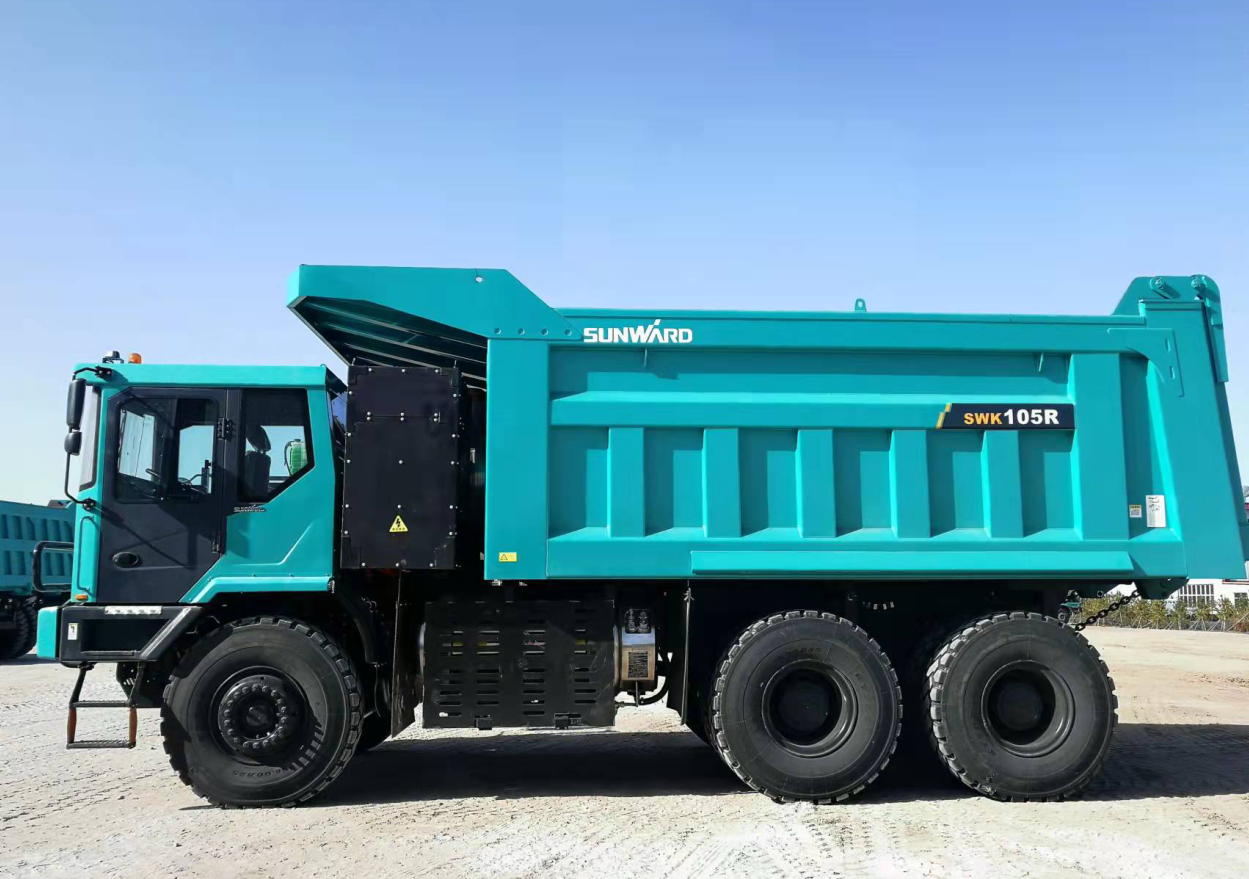 新能源，，，，，，，长续航！云顶国际yd888智能首台LNG增程式宽体矿卡下线交付