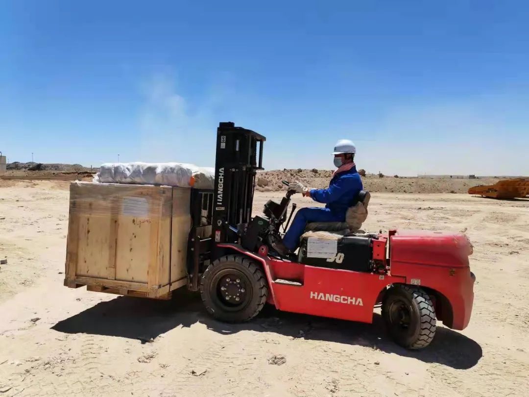 疫情当下，，，，，，，逆行非洲——云顶国际yd888智能凿岩装备团队外洋效劳纪实