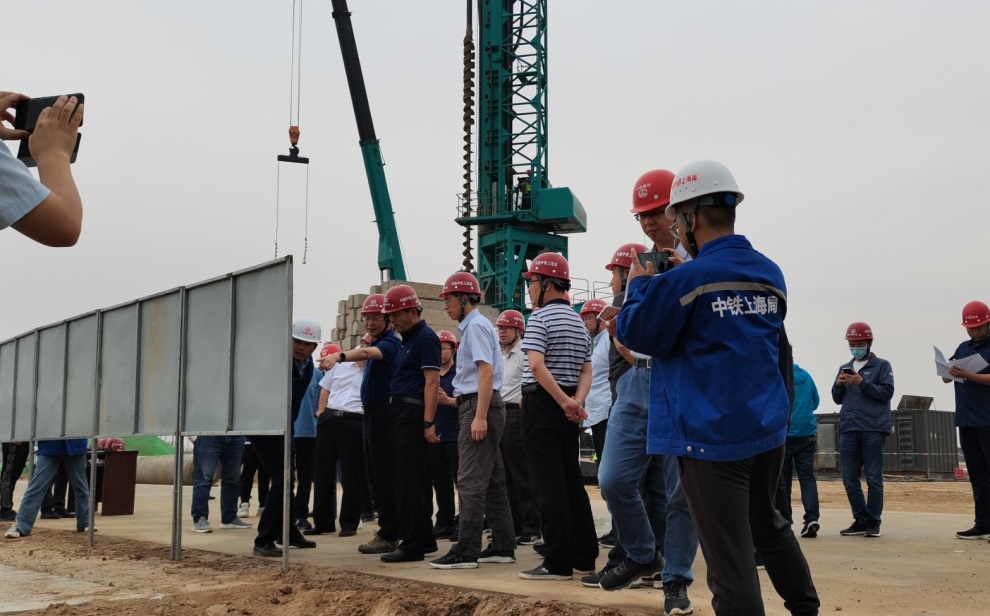 创下纪录！云顶国际yd888智能引孔式静力压桩机首次应用于高铁项目
