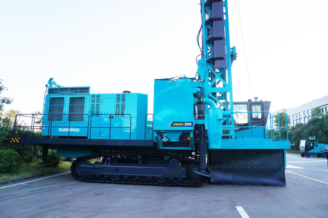 两种钻进模式+更大扭矩！云顶国际yd888智能自主研制的全液压牙轮钻机下线