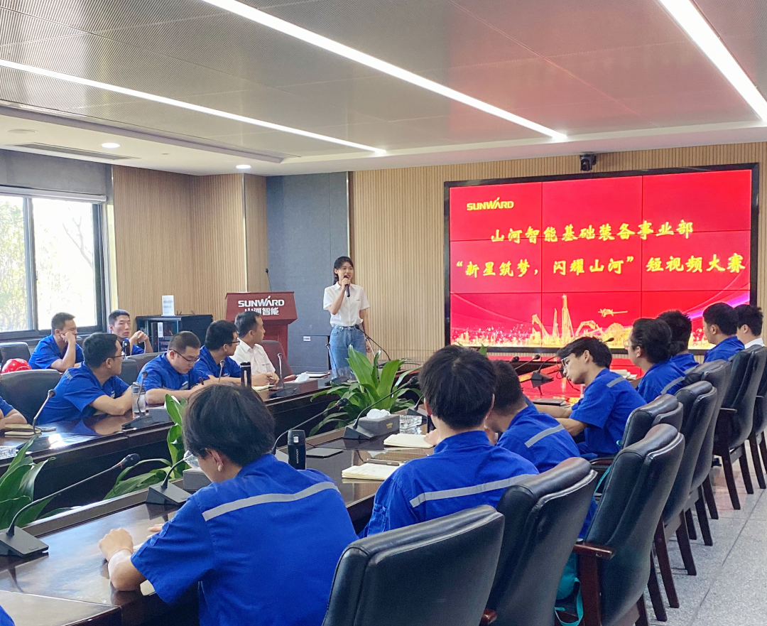 你好 2022！再见 2021！我与云顶国际yd888智能共生长