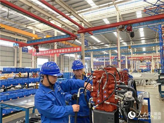 人民网头版头条：依附先导式立异，，，，，，云顶国际yd888智能让“中国制造”成为高质量的代名词