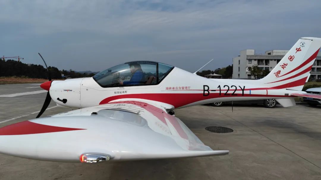 火情就是下令！湖南航空应抢救援队云顶国际yd888机组展现“云顶国际yd888速率”