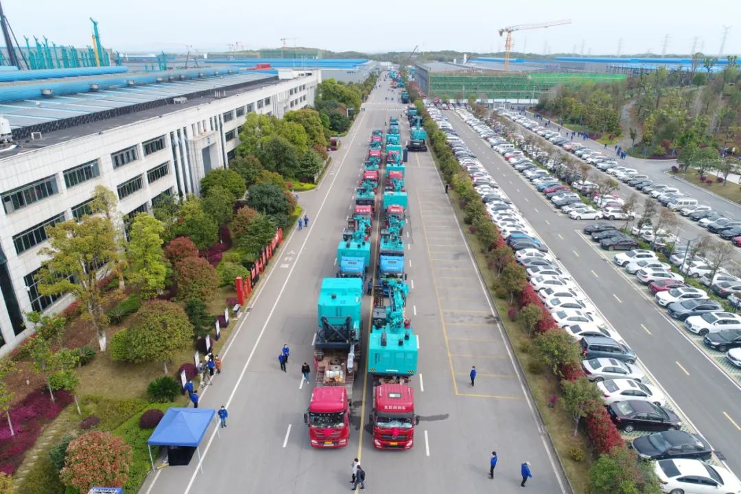 征战全球市场。。。≡贫ス蕐d888智能凿岩装备批量发货