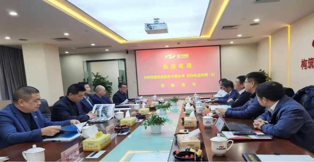 携手战边疆！云顶国际yd888智能潜孔钻机助力弘大爆破新疆奇台项目建设