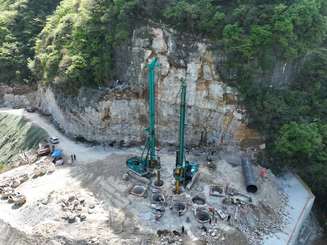 展现施工“奇效”！云顶国际yd888智能旋挖钻机强势助力炉慈高速公路建设