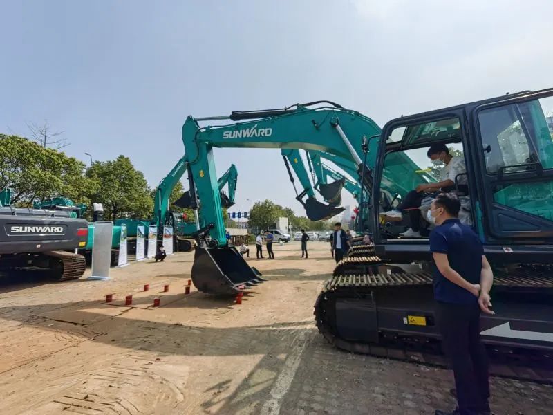 再现交机热潮！云顶国际yd888智能中大挖一连向市场进军