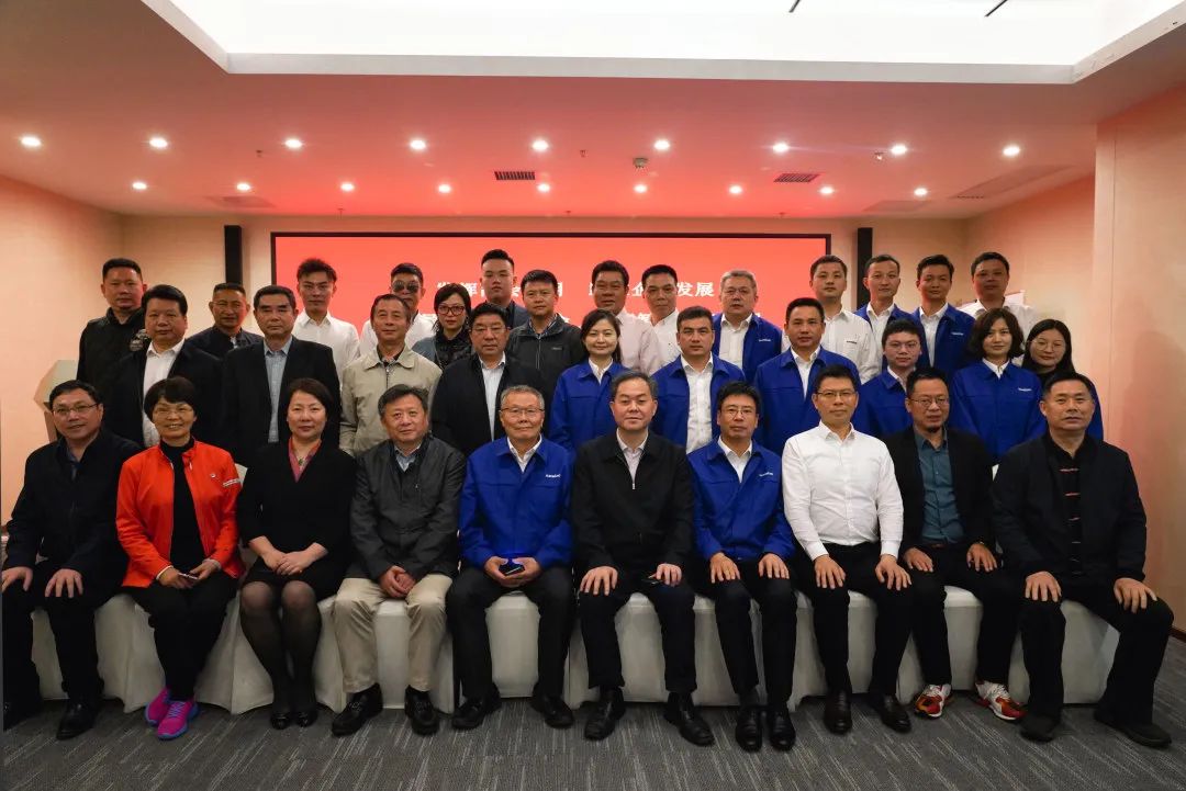 抱团出海，，，，，，携手共赢！何清华带队赴湖南异地商会联合会造访交流