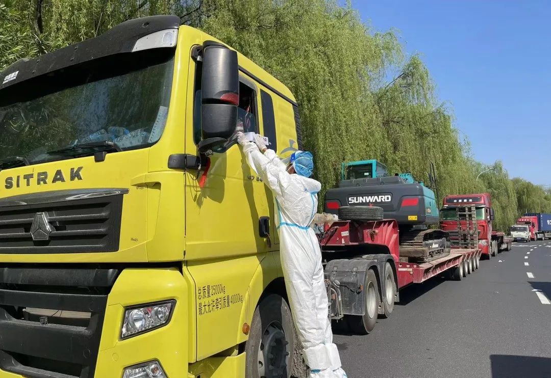 防疫、交机两手抓！云顶国际yd888智能挖掘机顺遂交付获好评