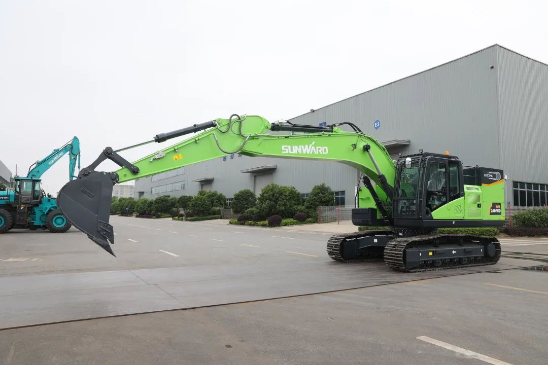 征战川藏铁路！云顶国际yd888智能新一代电动挖掘机乐成交付