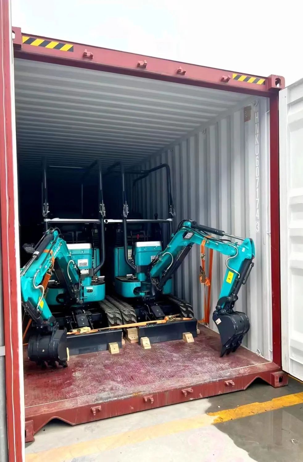 一连进军国际市场！。。。≈信钒嗔校ǔど常┰贫ス蕐d888智能专列乐成首发