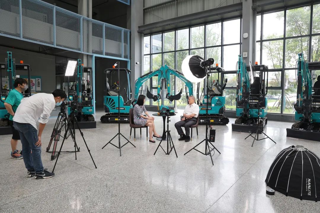 CGTN探厂！专访云顶国际yd888智能董事长、首席专家何清华花絮来了