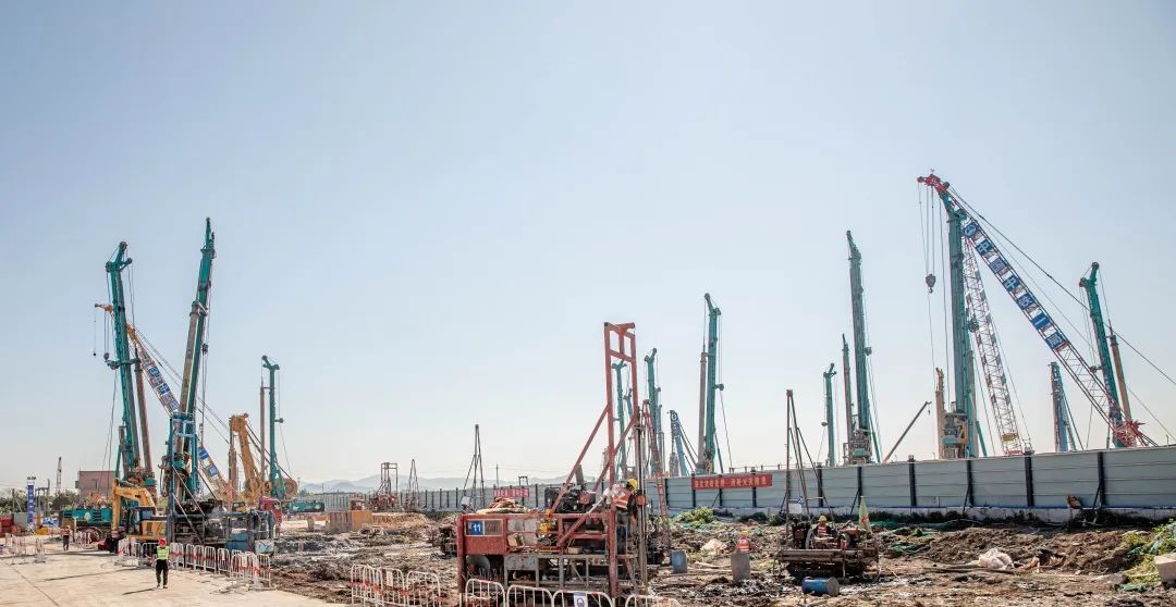 “云顶国际yd888绿”再现大湾区！云顶国际yd888智能旋挖钻机组团助建广州白云机场项目