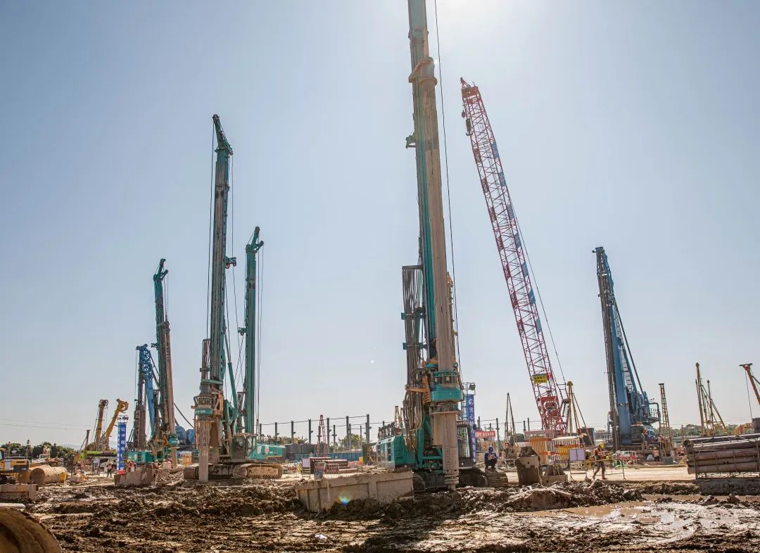 “云顶国际yd888绿”再现大湾区！云顶国际yd888智能旋挖钻机组团助建广州白云机场项目