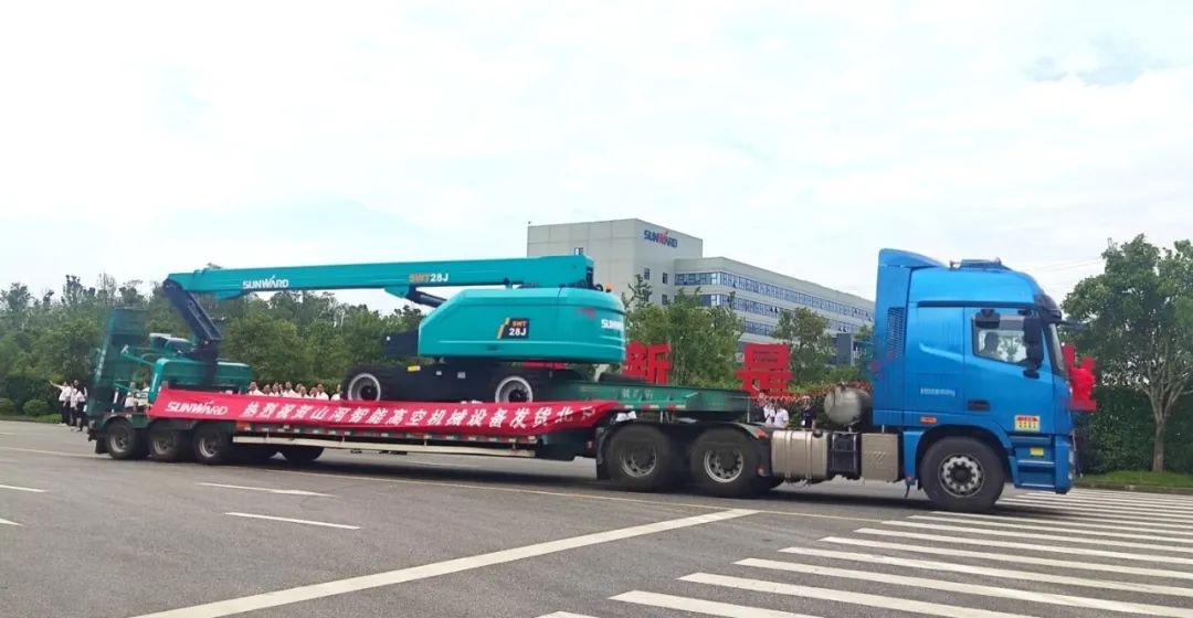 献礼二十大，，，，，，再攀新高地！云顶国际yd888智能高空机械装备再迎批量发货
