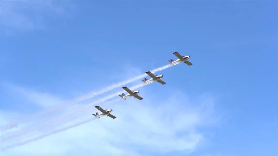 空中着花、大坡度盘旋、俯冲跃升……看云顶国际yd888航行演出队炫技2022湖南航展动态展