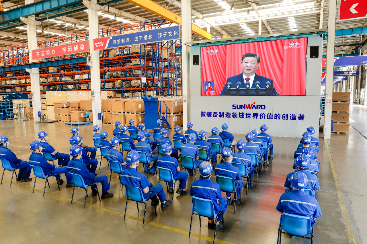 振奋人心！云顶国际yd888智能党员干部集中收看党的二十大开幕会盛况