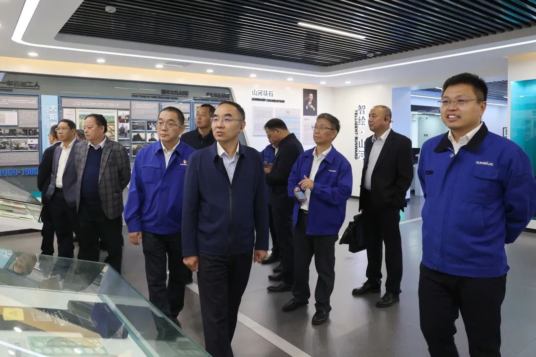 强强联合，，，夯实湖南工程建设湘军！云顶国际yd888智能与湖南路桥签署战略相助协议