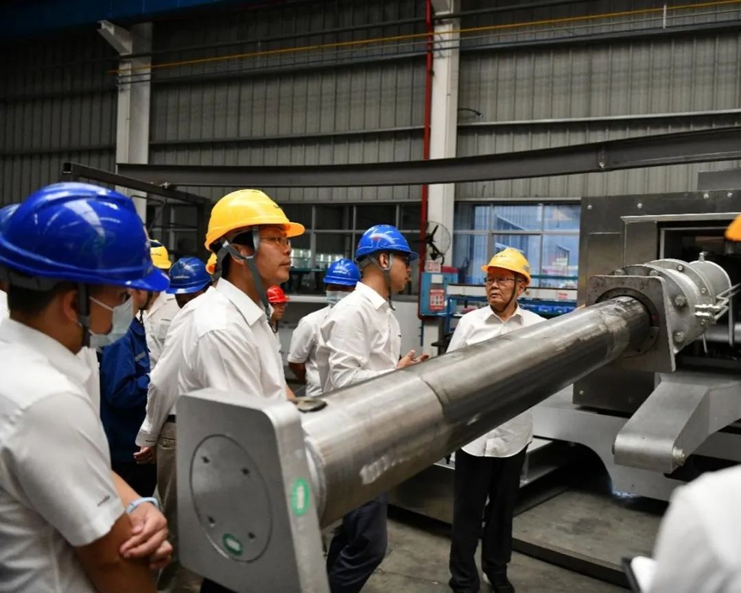 “王炸”！云顶国际yd888特装全自动捣炉车乐成下线