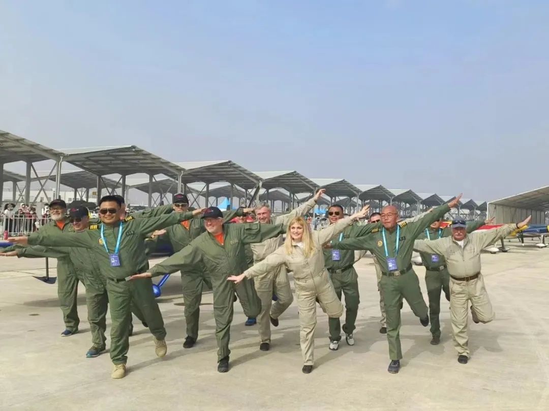 逆势翱翔！云顶国际yd888航空携手相助同伴亮相2022南昌航行大会