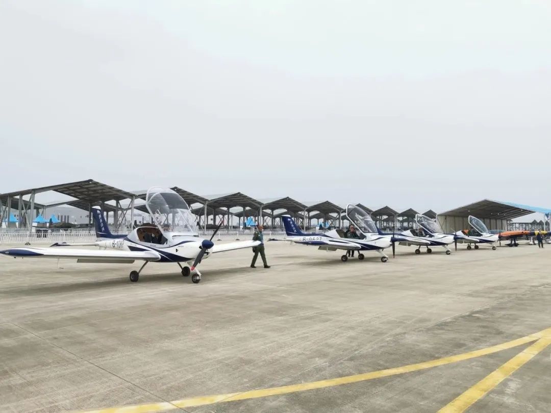 逆势翱翔！云顶国际yd888航空携手相助同伴亮相2022南昌航行大会