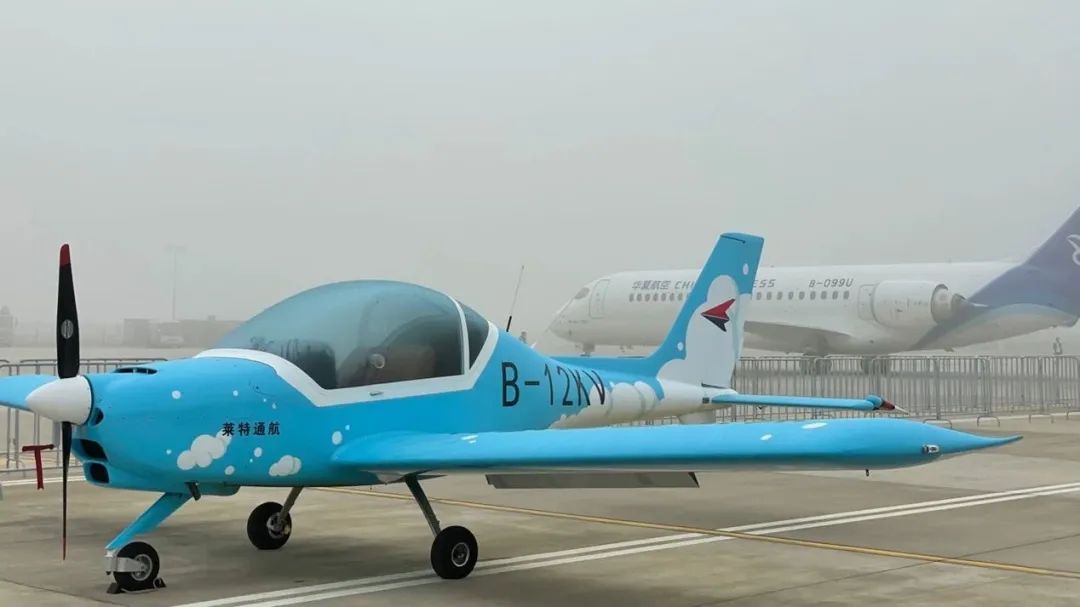 逆势翱翔！云顶国际yd888航空携手相助同伴亮相2022南昌航行大会