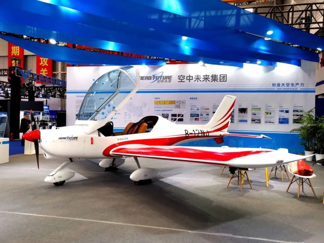 逆势翱翔！云顶国际yd888航空携手相助同伴亮相2022南昌航行大会