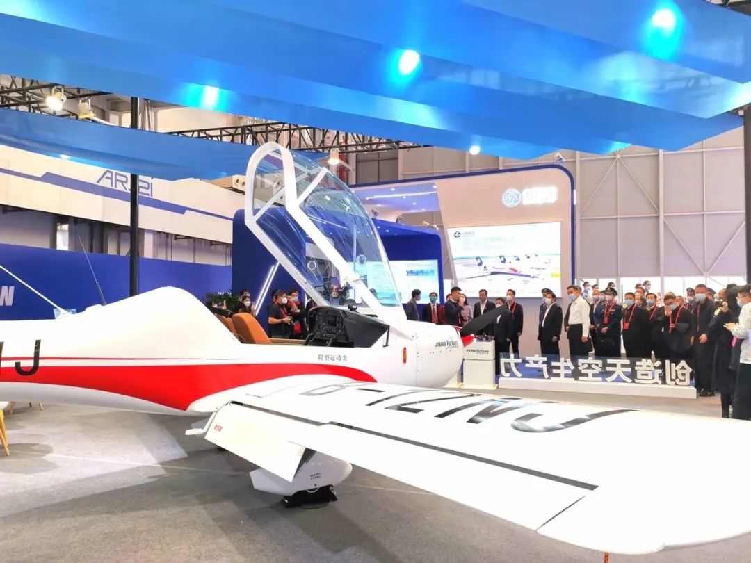 逆势翱翔！云顶国际yd888航空携手相助同伴亮相2022南昌航行大会